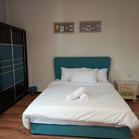 Melaka Beachfront Villa With Pool מראה חיצוני תמונה