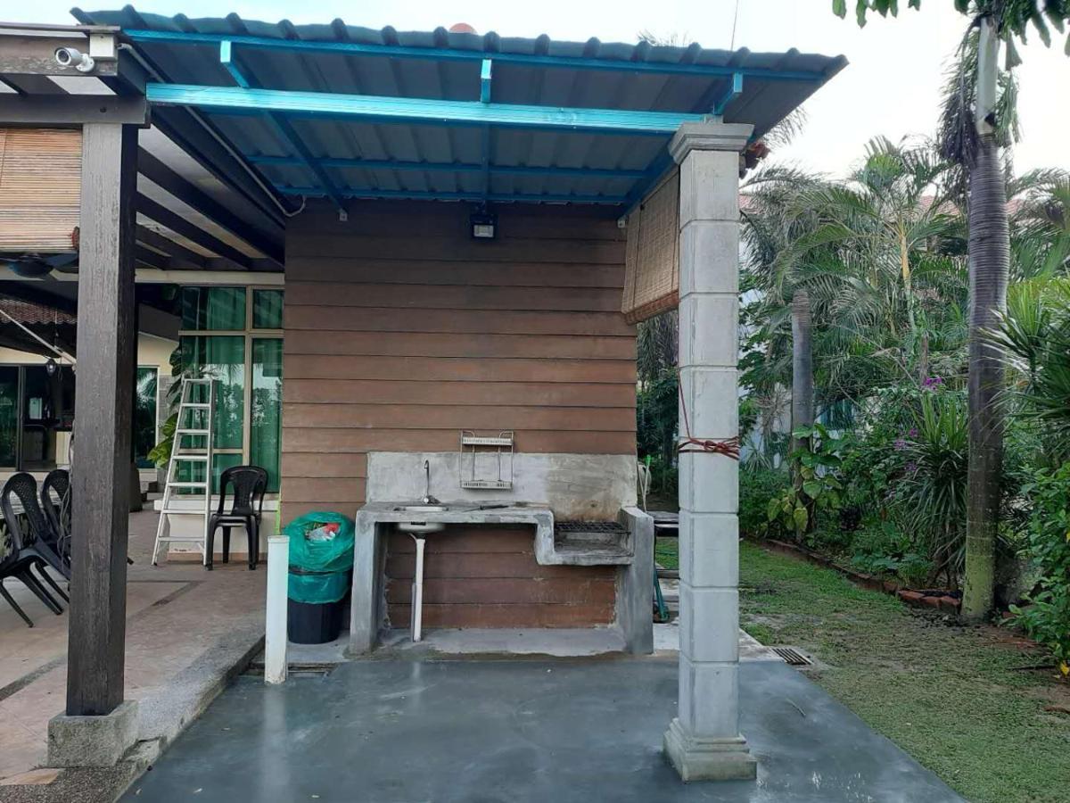 Melaka Beachfront Villa With Pool מראה חיצוני תמונה