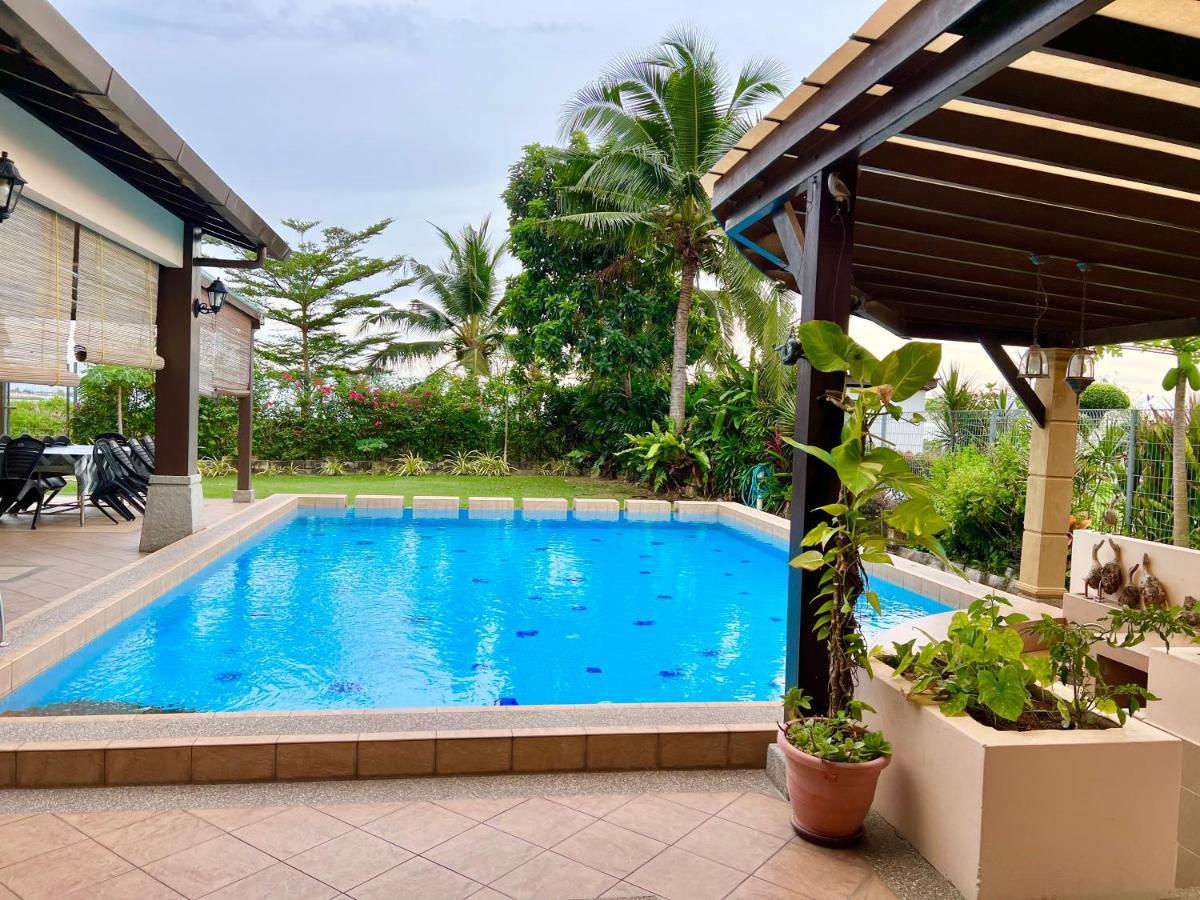Melaka Beachfront Villa With Pool מראה חיצוני תמונה