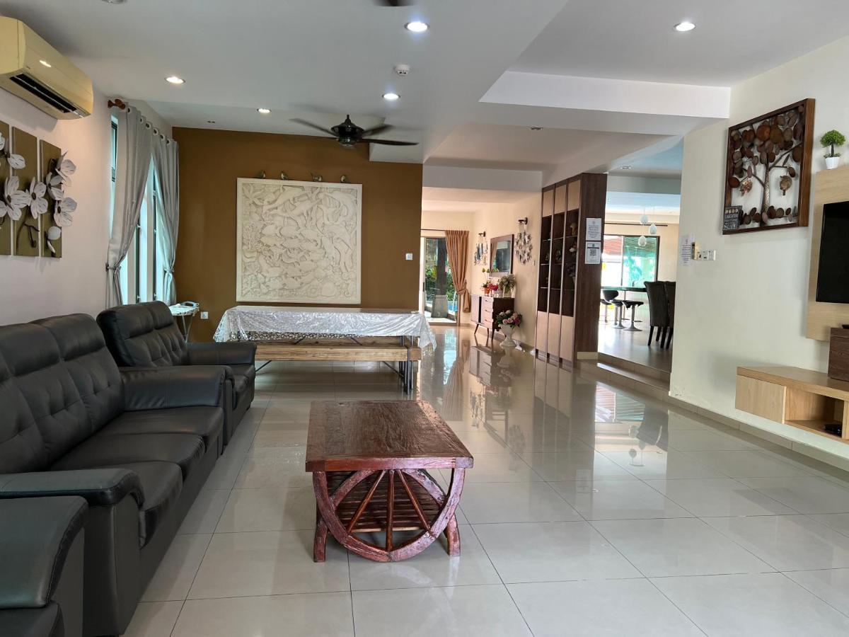 Melaka Beachfront Villa With Pool מראה חיצוני תמונה