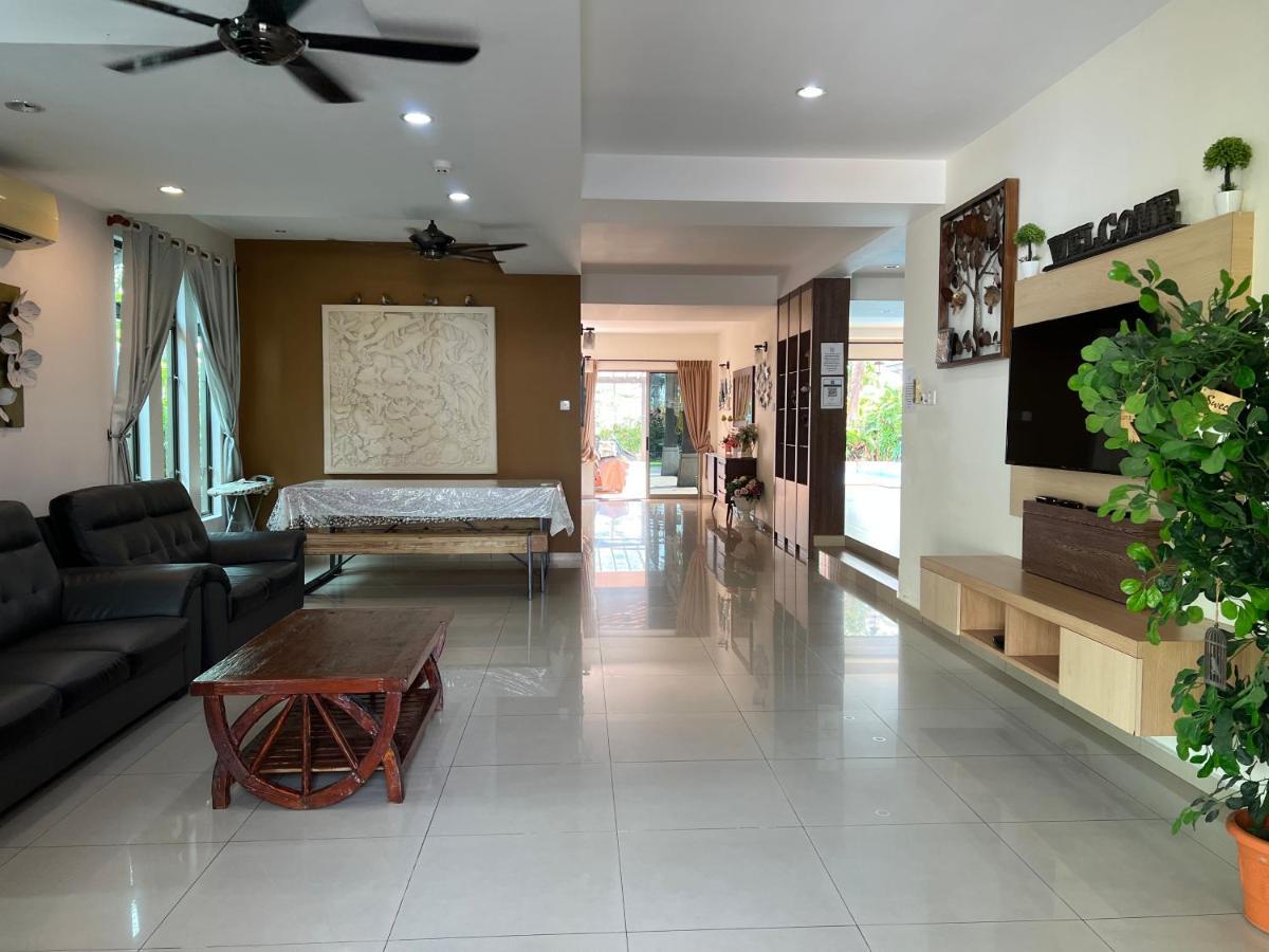 Melaka Beachfront Villa With Pool מראה חיצוני תמונה