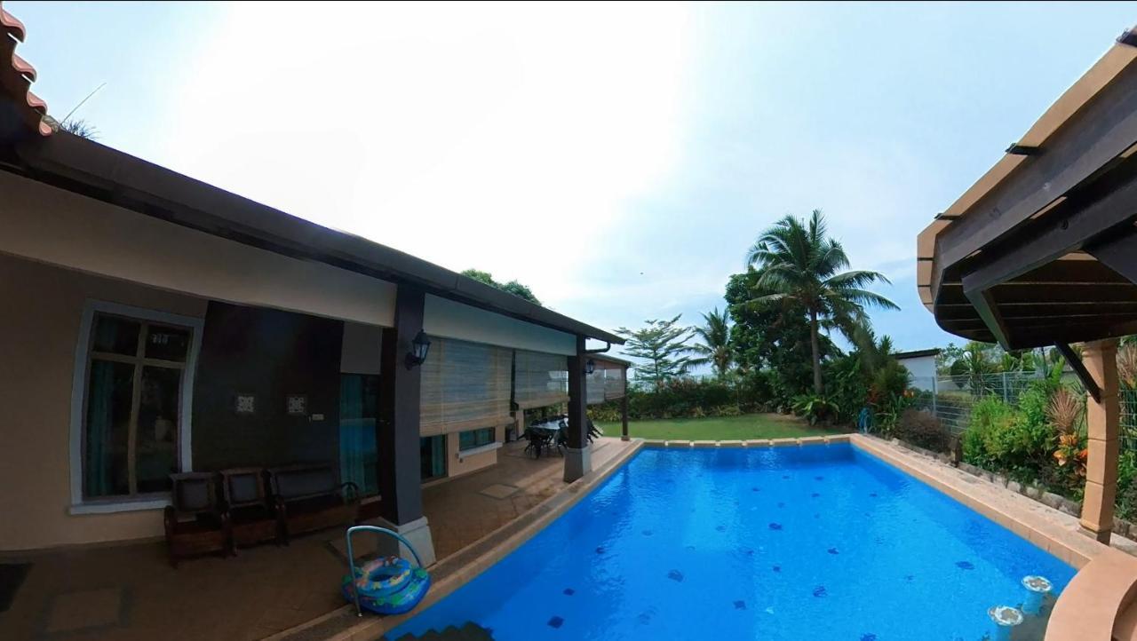 Melaka Beachfront Villa With Pool מראה חיצוני תמונה