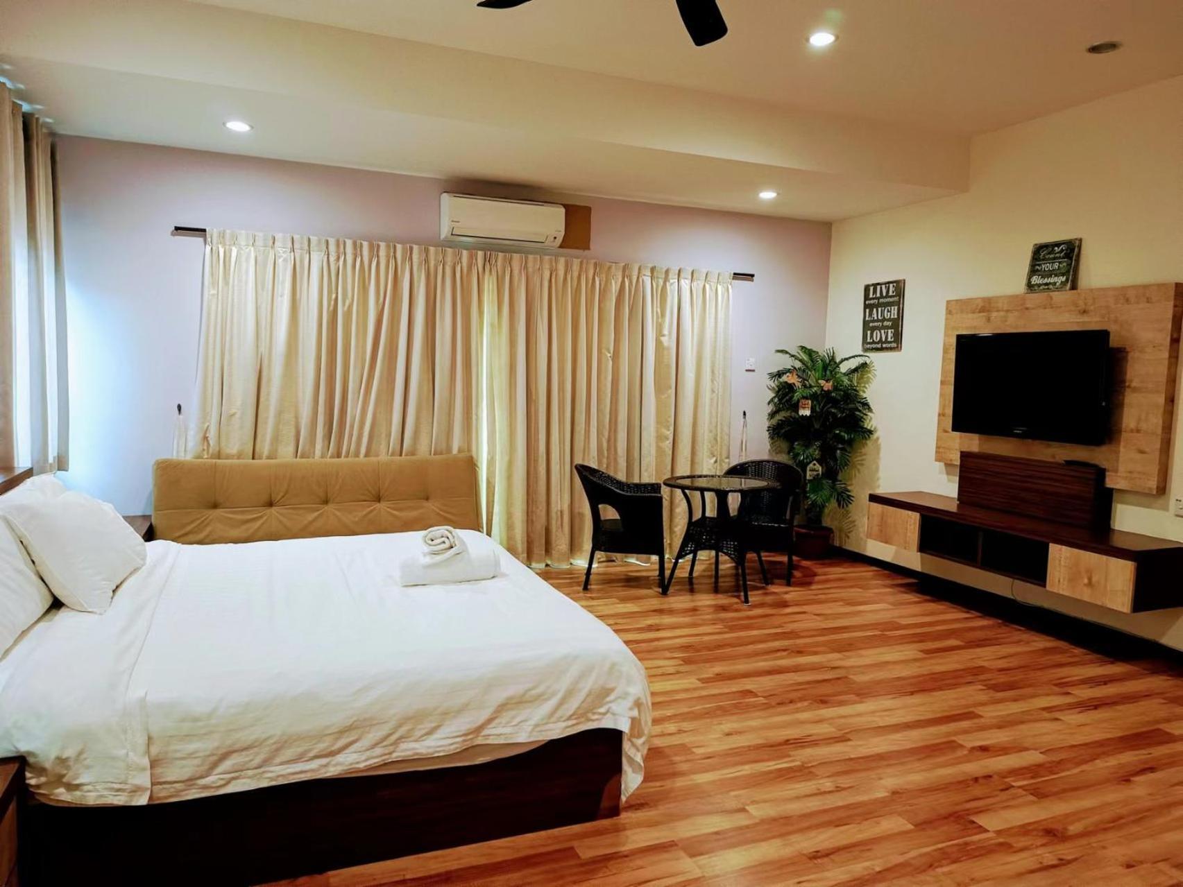 Melaka Beachfront Villa With Pool מראה חיצוני תמונה
