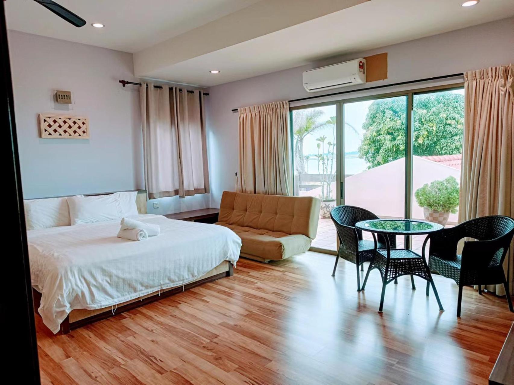 Melaka Beachfront Villa With Pool מראה חיצוני תמונה