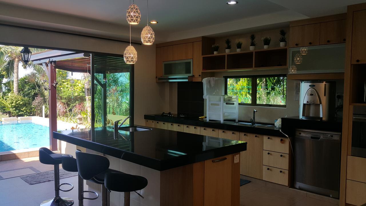 Melaka Beachfront Villa With Pool מראה חיצוני תמונה