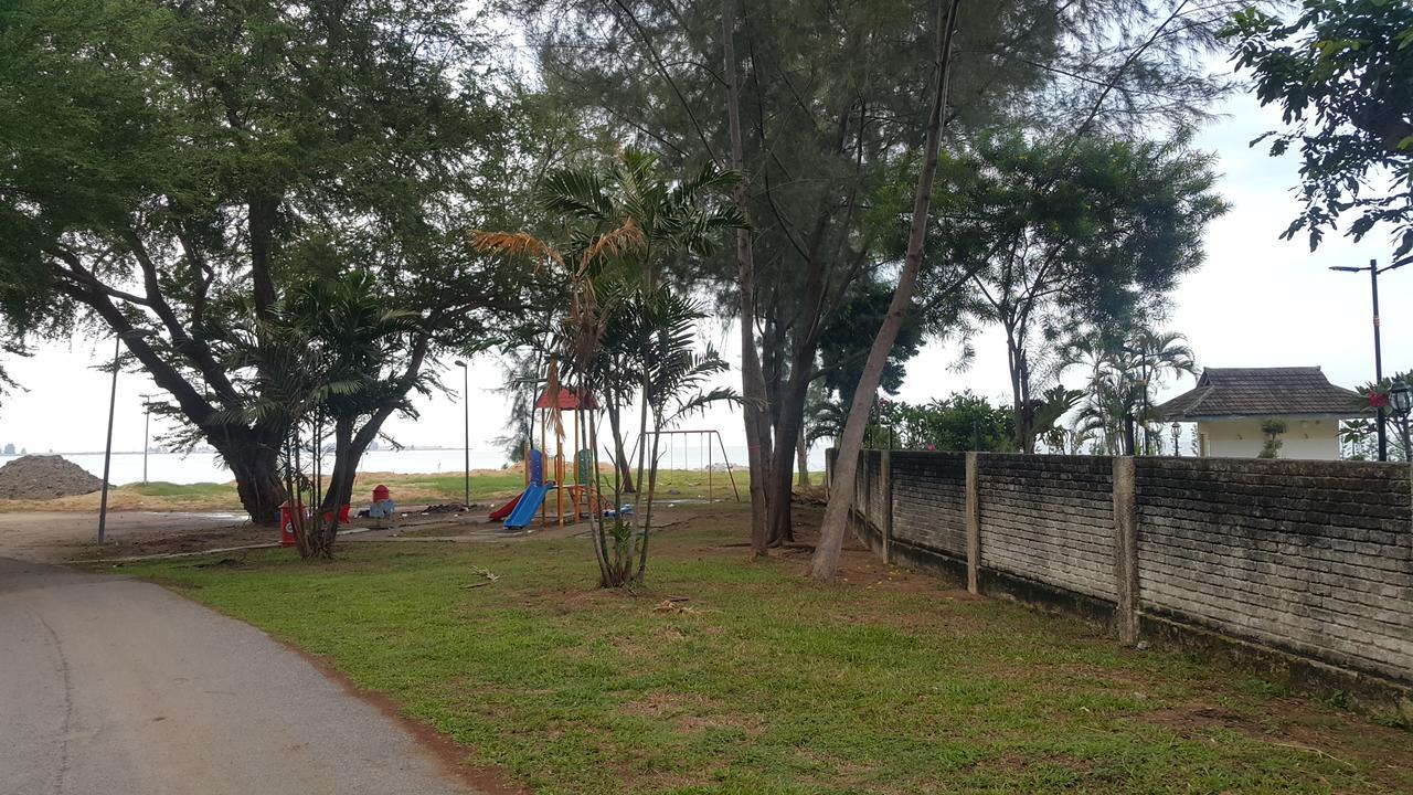 Melaka Beachfront Villa With Pool מראה חיצוני תמונה