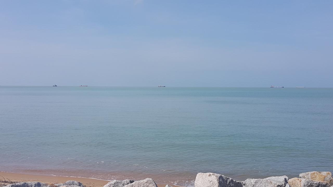 Melaka Beachfront Villa With Pool מראה חיצוני תמונה