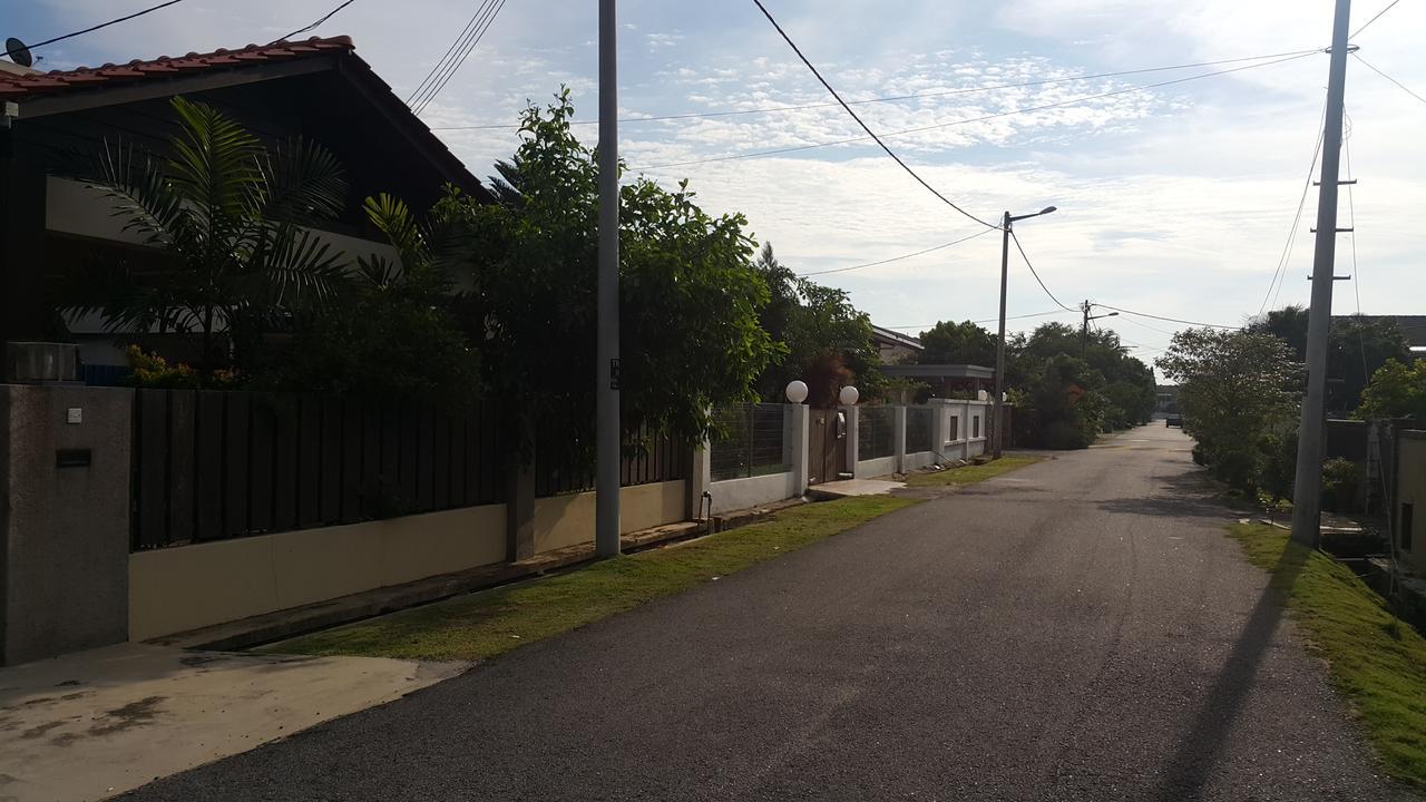 Melaka Beachfront Villa With Pool מראה חיצוני תמונה