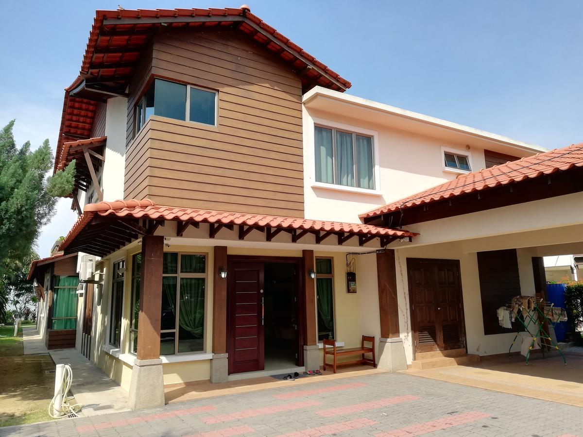 Melaka Beachfront Villa With Pool מראה חיצוני תמונה